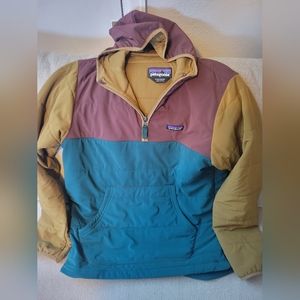 Patagonia men's pack in pull over hoody. Color: dark borealis green. Size: small